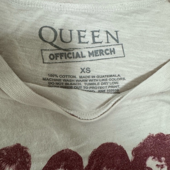 QUEENS OFFICIAL VINTAGE TEE - Picture 2 of 2